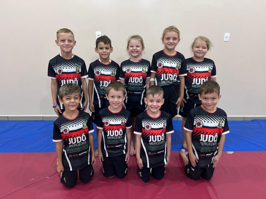 Projeto Atleta do Futuro – Judô é contemplado com novos uniformes por meio do PROESPORTE